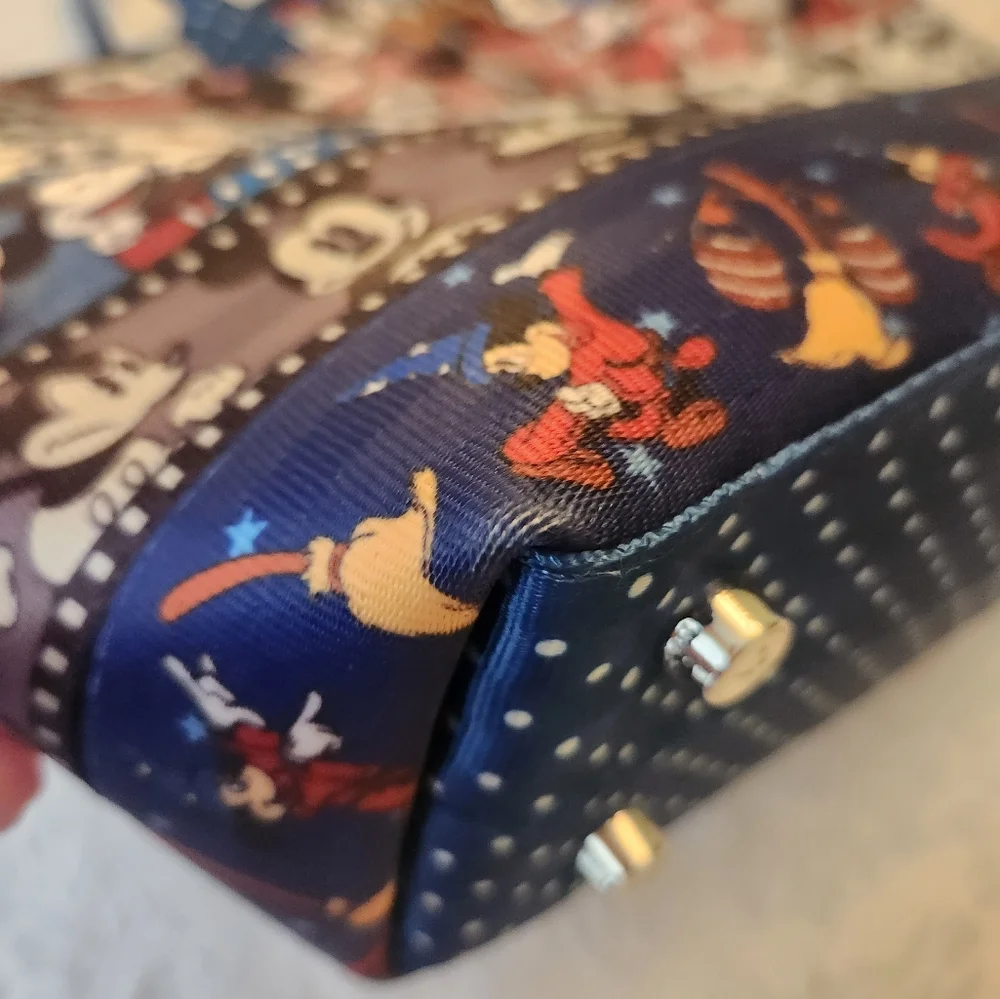 Harveys Seatbelt Mickey Patchwork Medium Streamline Tote💕